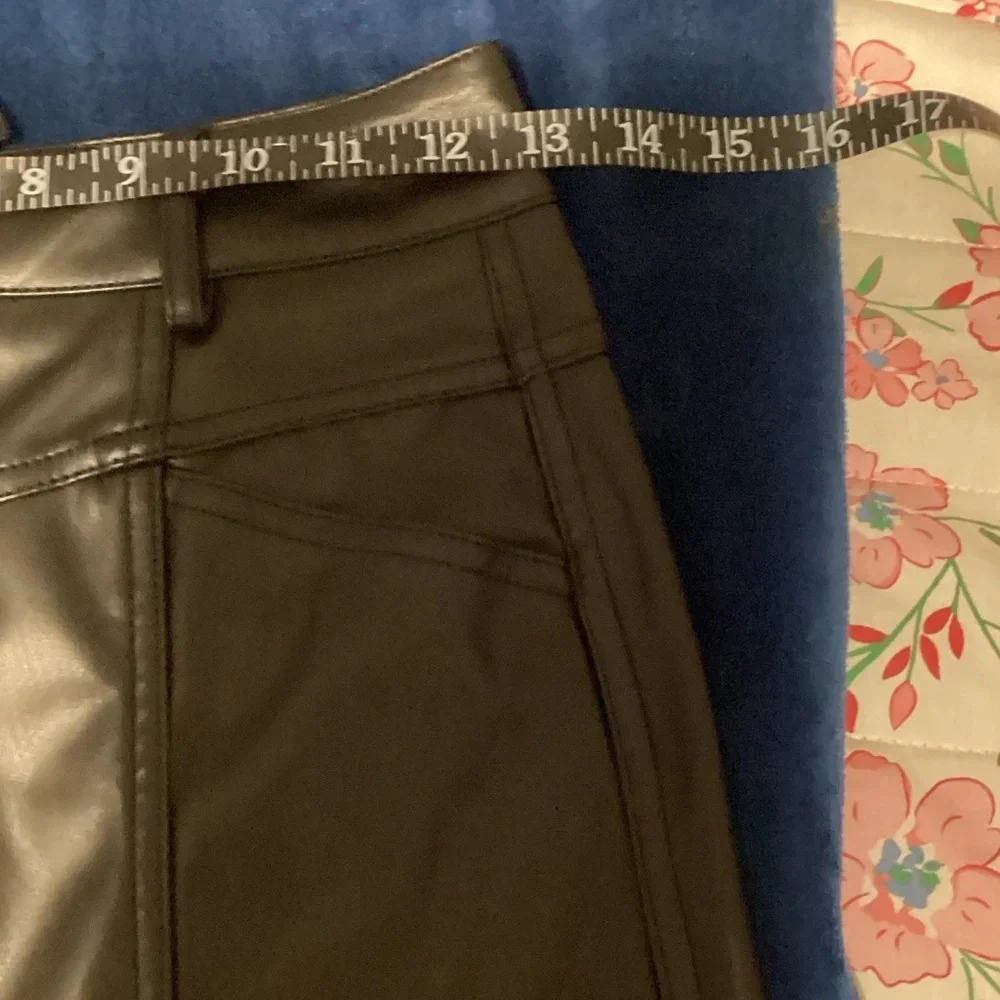 NWT DKNY Size 24 Black Faux Leather‎ Mini Skirt